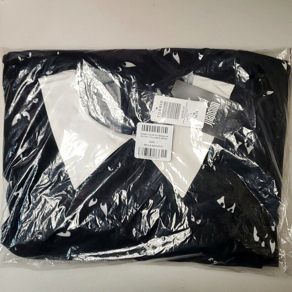 🎃NWT VINTAGE TORRID HAUNTED MANSION VELVET COLLAR DRESS - DISNEY HALLOWEEN - Picture 12 of 15